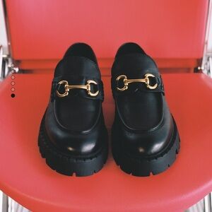 100% leather moccasin with track sole